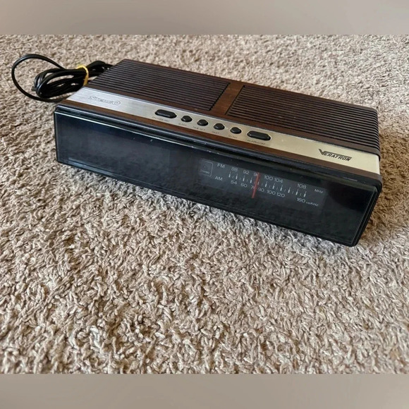 Vintage Veratron Alarm Clock Radio Excellent Condition Tested - Picture 1 of 5